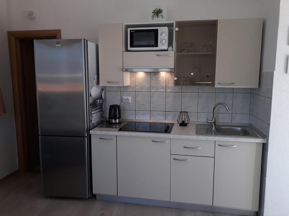 Apartments Viki โตรกีร์ ภายนอก รูปภาพ