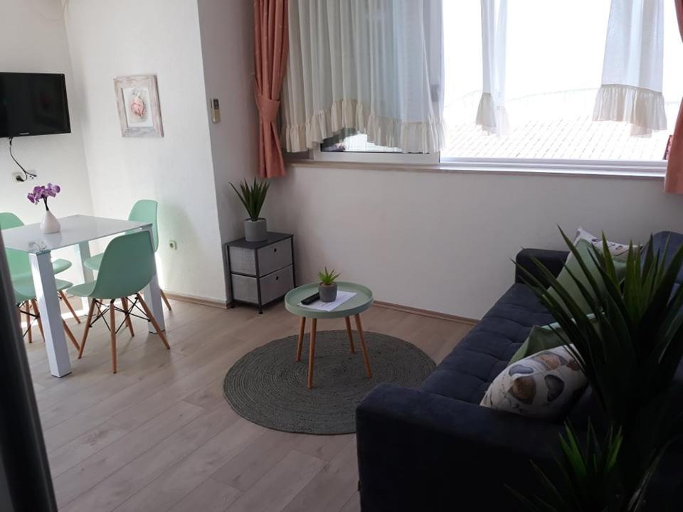 Apartments Viki โตรกีร์ ภายนอก รูปภาพ