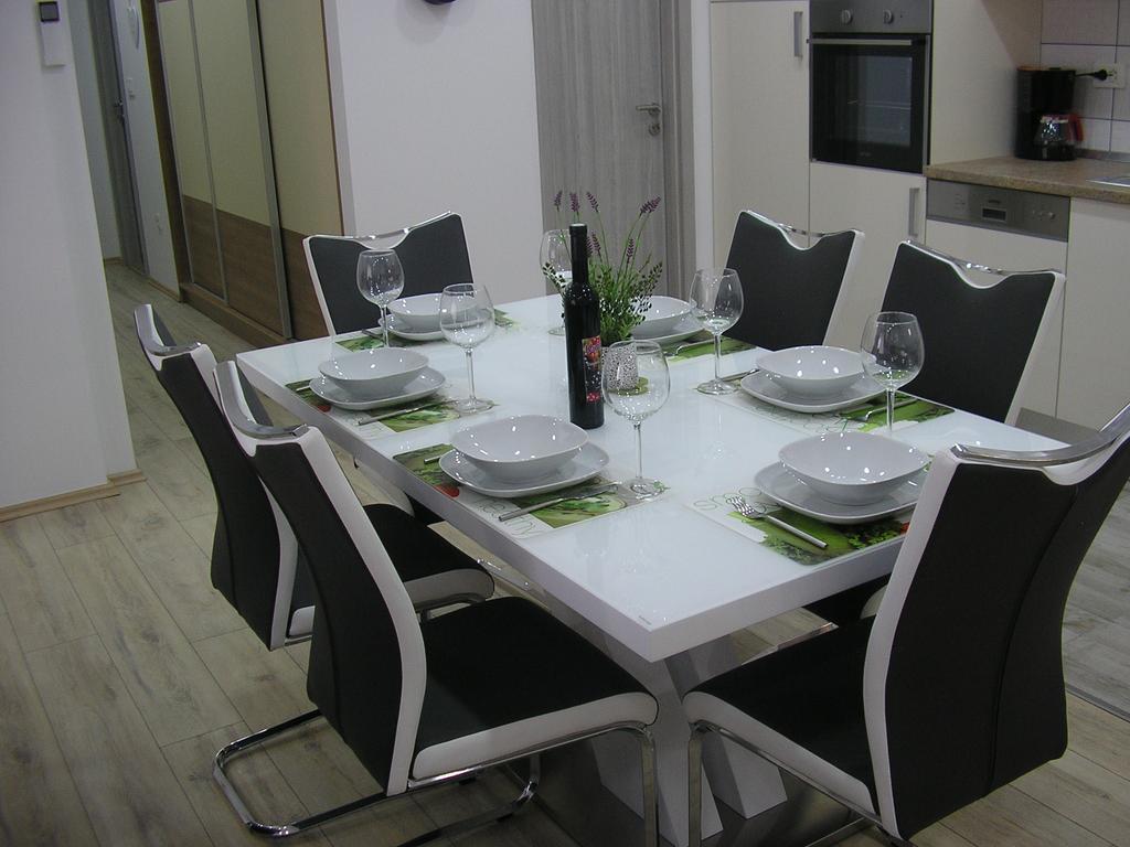 Apartments Viki โตรกีร์ ภายนอก รูปภาพ