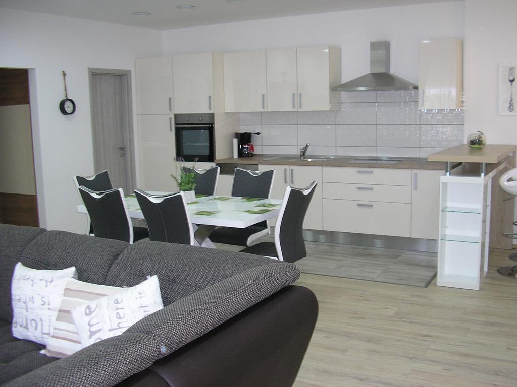 Apartments Viki โตรกีร์ ภายนอก รูปภาพ