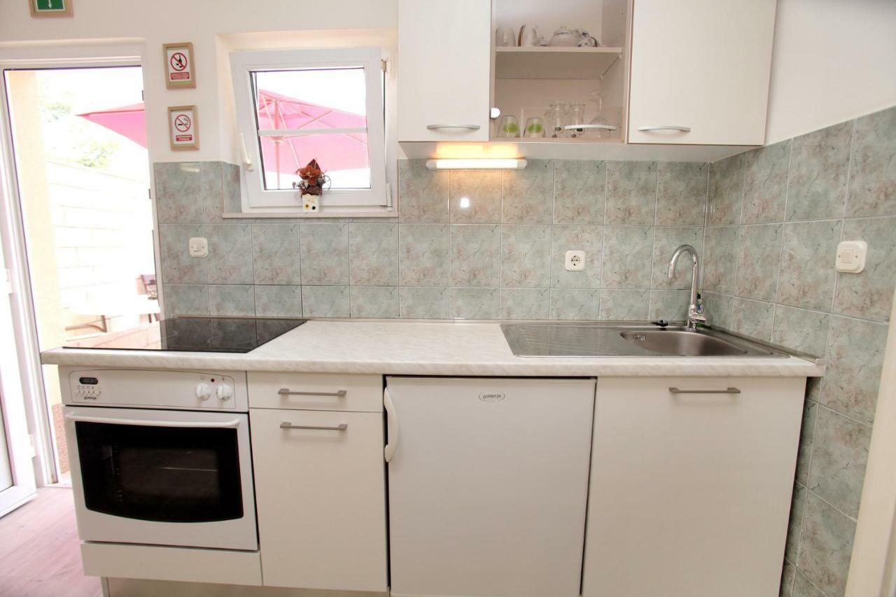 Apartments Viki โตรกีร์ ภายนอก รูปภาพ