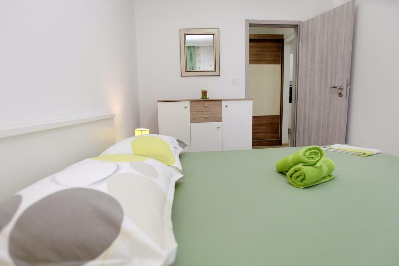 Apartments Viki โตรกีร์ ภายนอก รูปภาพ