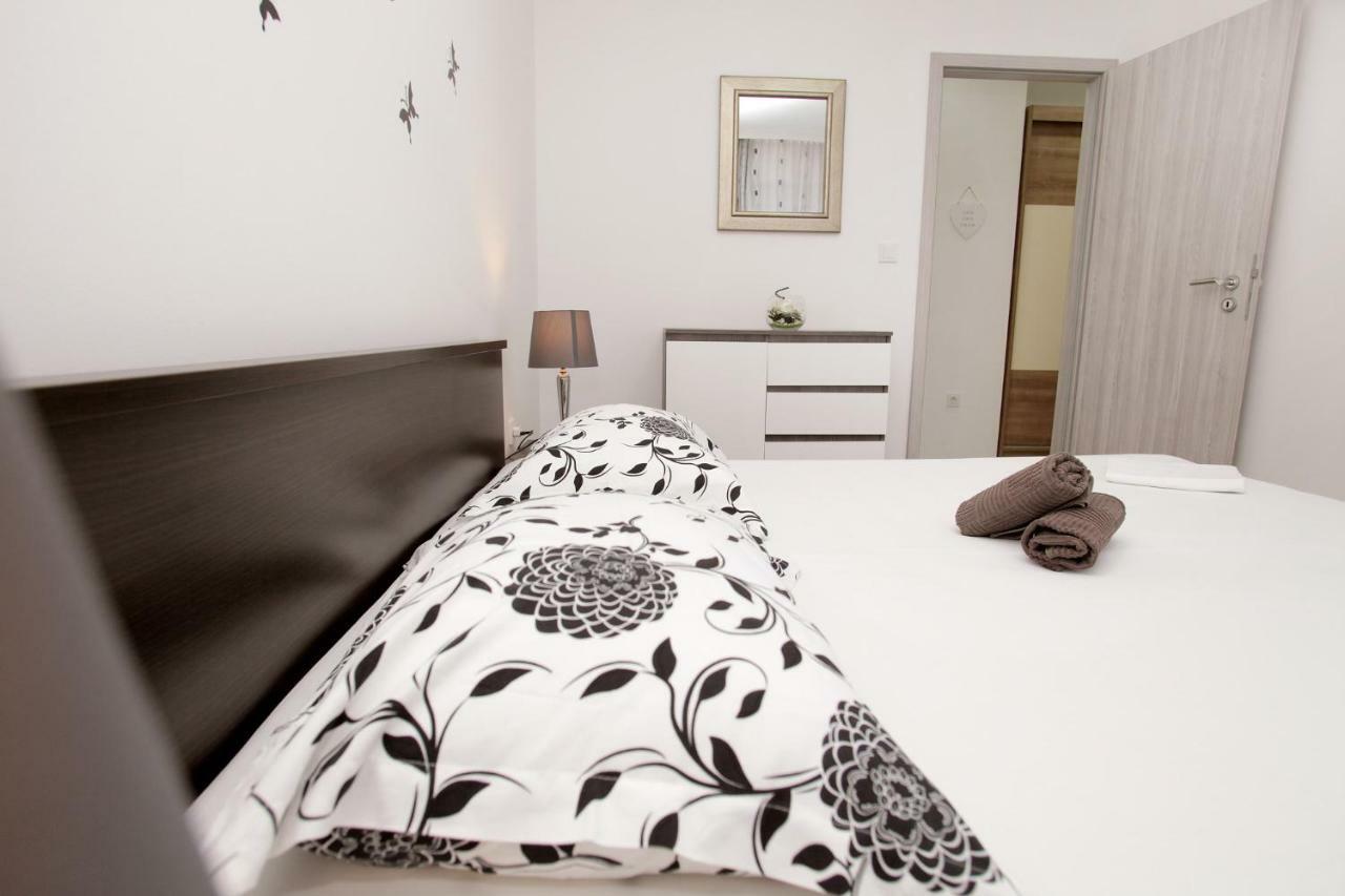 Apartments Viki โตรกีร์ ภายนอก รูปภาพ